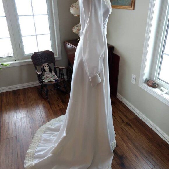 Vintage 60s Wedding Dress 35" Bust Bride Gown Daisy Lace Long Sleeves - Picture 6 of 11